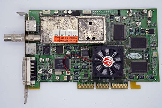 ATI Radeon All-In-Wonder 32MB 显示卡（ATI Radeon芯片）